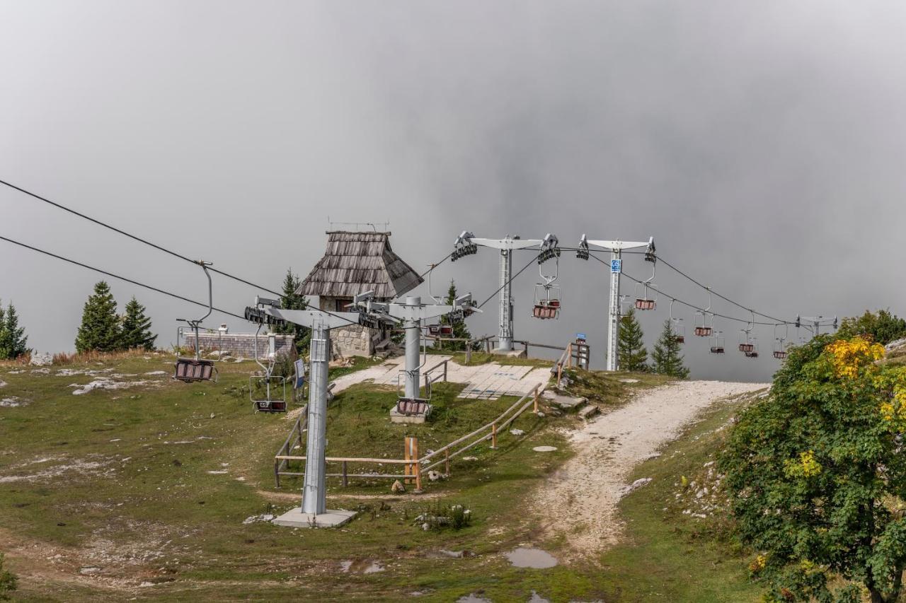 Chalet Gorenjka - Velika Planina オスレンドネスロヴェンスカ エクステリア 写真